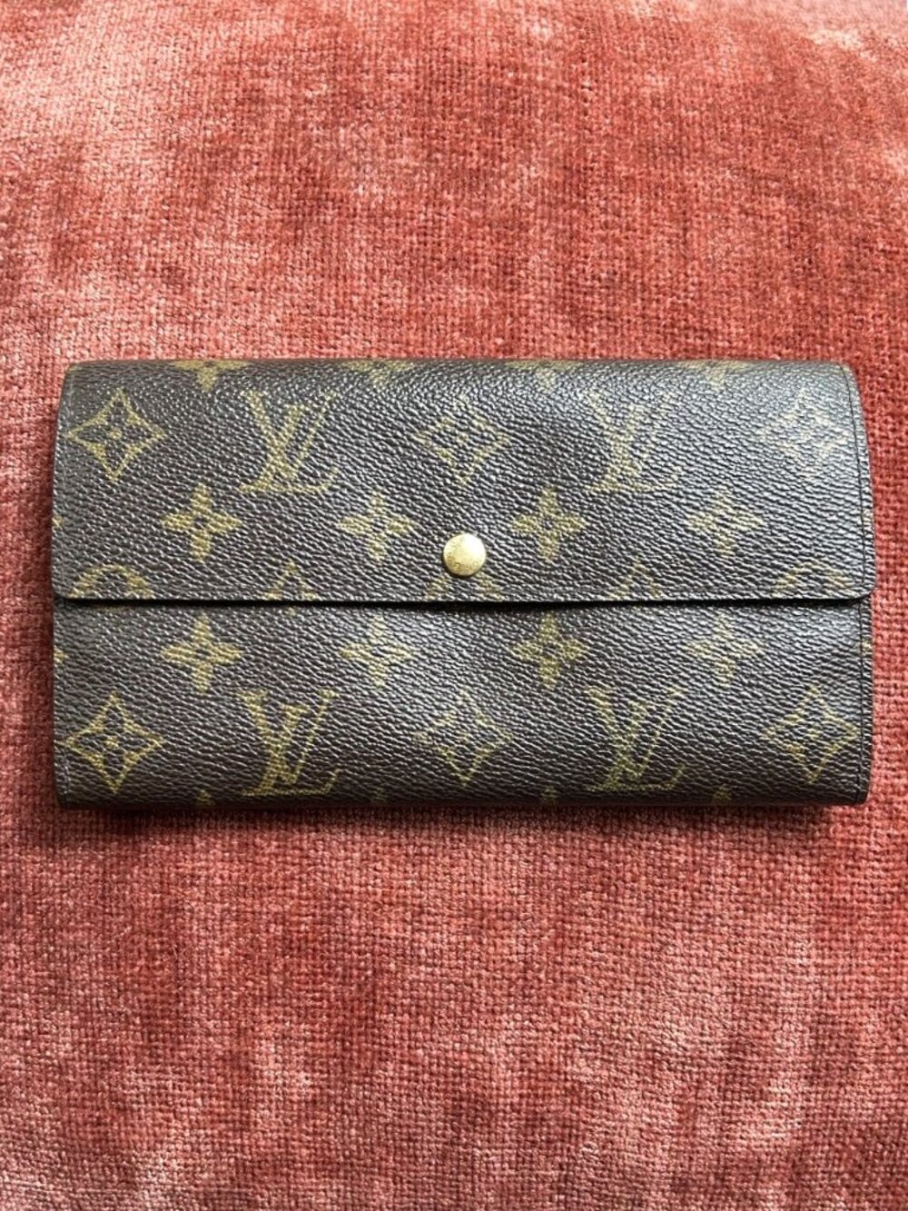 LOUIS VUITTON Monogram Sarah Wallet